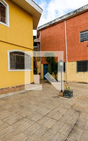 Casa à venda com 339m², 3 quartos e 4 vagas Casa à venda com 339m², 3 quartos e 4 vagasQuintal