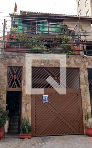 Casa à venda com 200m², 3 quartos e 2 vagasFachada