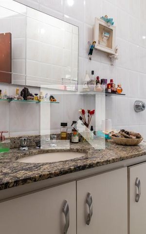 Casa à venda com 200m², 3 quartos e 2 vagasBanheiro da Suíte