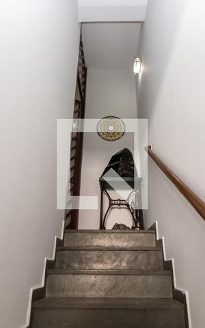 Casa à venda com 200m², 3 quartos e 2 vagasEscada Interna