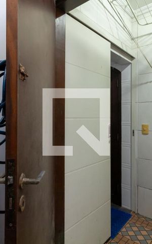 Casa à venda com 200m², 3 quartos e 2 vagasQuarto de Serviço