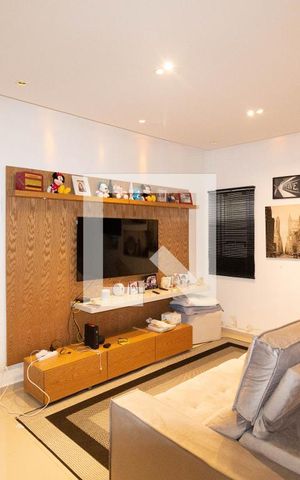 Casa à venda com 120m², 2 quartos e 3 vagas Casa à venda com 120m², 2 quartos e 3 vagasSala