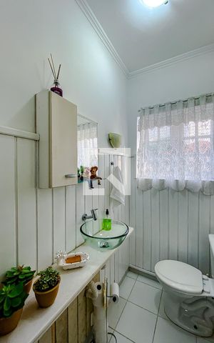 Casa à venda com 238m², 2 quartos e 7 vagasLavabo