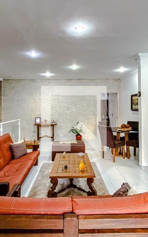 Casa à venda com 238m², 2 quartos e 7 vagasSala