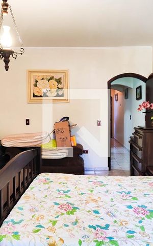 Casa à venda com 200m², 3 quartos e 4 vagas Casa à venda com 200m², 3 quartos e 4 vagasSuite