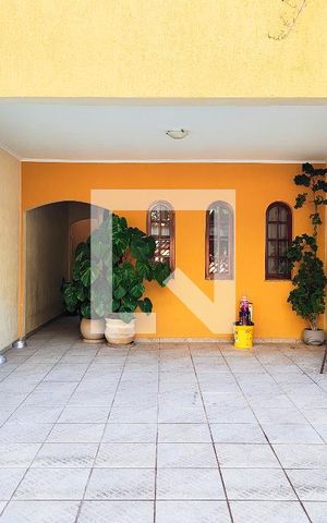 Casa à venda com 200m², 3 quartos e 4 vagas Casa à venda com 200m², 3 quartos e 4 vagasGaragem