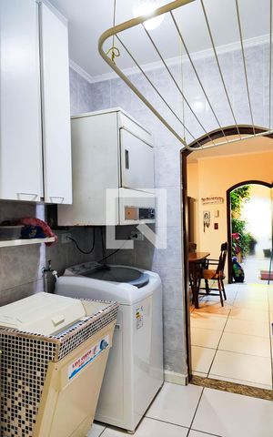Casa à venda com 200m², 3 quartos e 4 vagas Casa à venda com 200m², 3 quartos e 4 vagasÁrea de Serviço