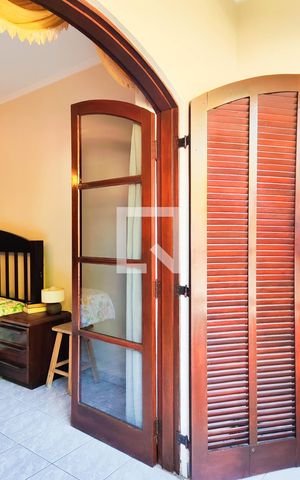 Casa à venda com 200m², 3 quartos e 4 vagas Casa à venda com 200m², 3 quartos e 4 vagasVaranda da Suite