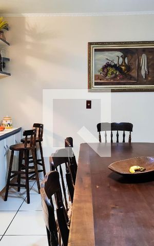 Casa à venda com 200m², 3 quartos e 4 vagas Casa à venda com 200m², 3 quartos e 4 vagasCozinha