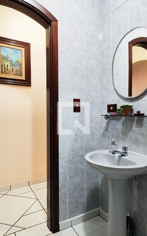 Casa à venda com 200m², 3 quartos e 4 vagas Casa à venda com 200m², 3 quartos e 4 vagasLavabo