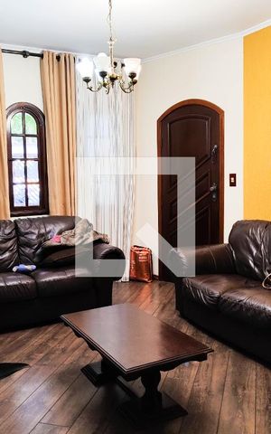 Casa à venda com 200m², 3 quartos e 4 vagas Casa à venda com 200m², 3 quartos e 4 vagasSala