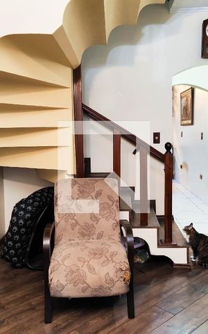 Casa à venda com 200m², 3 quartos e 4 vagas Casa à venda com 200m², 3 quartos e 4 vagasSala