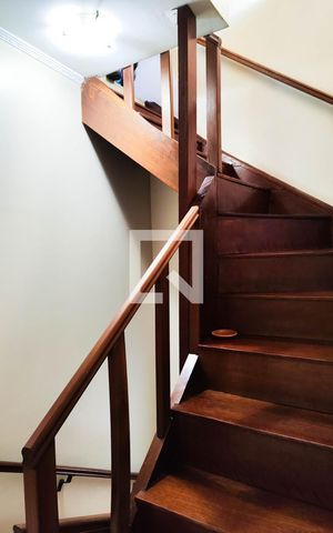 Casa à venda com 200m², 3 quartos e 4 vagas Casa à venda com 200m², 3 quartos e 4 vagasAcesso ao Sotão