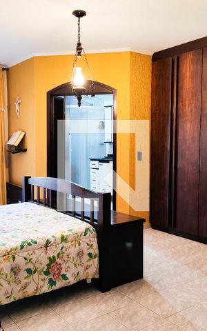Casa à venda com 200m², 3 quartos e 4 vagas Casa à venda com 200m², 3 quartos e 4 vagasSuite