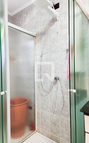 Casa à venda com 200m², 3 quartos e 4 vagas Casa à venda com 200m², 3 quartos e 4 vagasBanheiro da Suite
