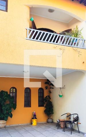 Casa à venda com 200m², 3 quartos e 4 vagas Casa à venda com 200m², 3 quartos e 4 vagasGaragem