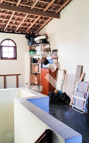 Casa à venda com 200m², 3 quartos e 4 vagas Casa à venda com 200m², 3 quartos e 4 vagasSotão