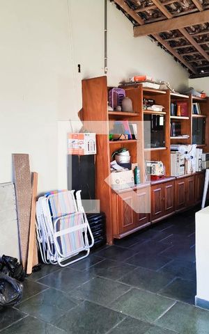 Casa à venda com 200m², 3 quartos e 4 vagas Casa à venda com 200m², 3 quartos e 4 vagasSotão
