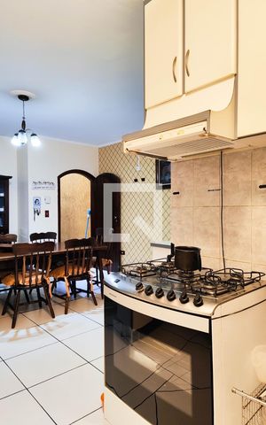 Casa à venda com 200m², 3 quartos e 4 vagas Casa à venda com 200m², 3 quartos e 4 vagasCozinha