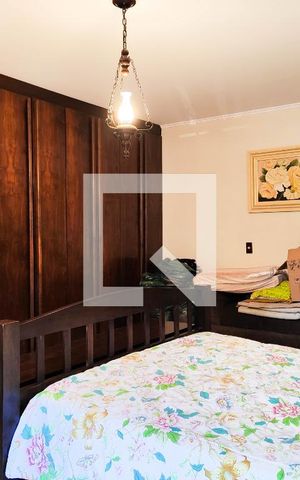 Casa à venda com 200m², 3 quartos e 4 vagas Casa à venda com 200m², 3 quartos e 4 vagasSuite