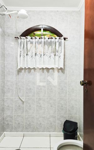 Casa à venda com 200m², 3 quartos e 4 vagas Casa à venda com 200m², 3 quartos e 4 vagasLavabo