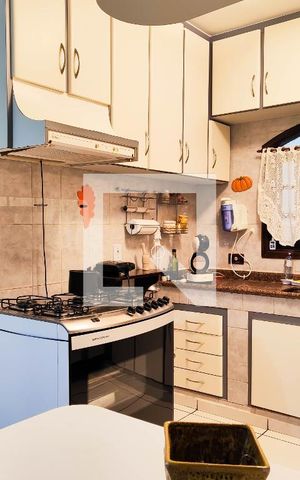 Casa à venda com 200m², 3 quartos e 4 vagas Casa à venda com 200m², 3 quartos e 4 vagasCozinha