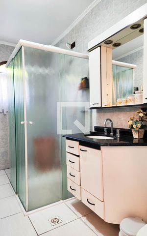 Casa à venda com 200m², 3 quartos e 4 vagas Casa à venda com 200m², 3 quartos e 4 vagasBanheiro da Suite
