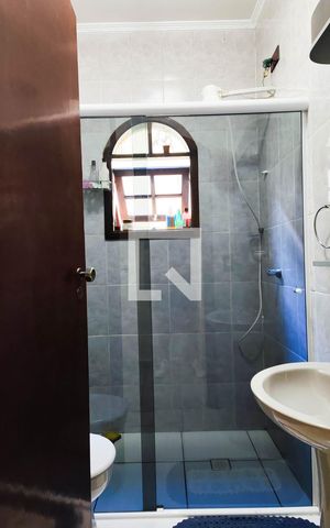 Casa à venda com 200m², 3 quartos e 4 vagas Casa à venda com 200m², 3 quartos e 4 vagasBanheiro Social