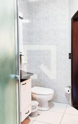 Casa à venda com 200m², 3 quartos e 4 vagas Casa à venda com 200m², 3 quartos e 4 vagasBanheiro da Suite