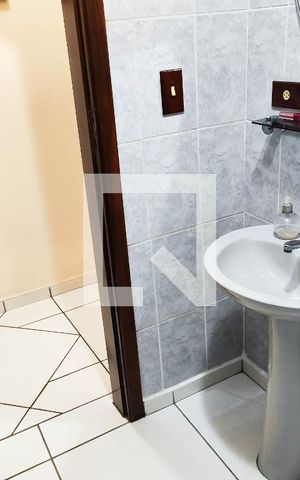 Casa à venda com 200m², 3 quartos e 4 vagas Casa à venda com 200m², 3 quartos e 4 vagasLavabo