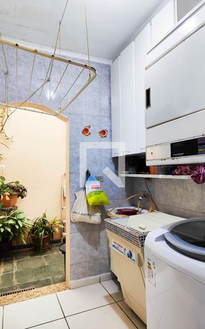 Casa à venda com 200m², 3 quartos e 4 vagas Casa à venda com 200m², 3 quartos e 4 vagasÁrea de Serviço
