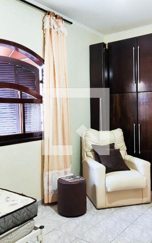 Casa à venda com 200m², 3 quartos e 4 vagas Casa à venda com 200m², 3 quartos e 4 vagasQuarto 2
