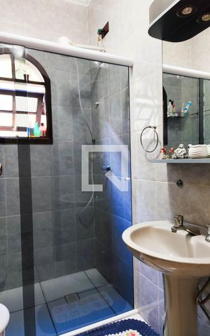 Casa à venda com 200m², 3 quartos e 4 vagas Casa à venda com 200m², 3 quartos e 4 vagasBanheiro Social