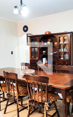Casa à venda com 200m², 3 quartos e 4 vagas Casa à venda com 200m², 3 quartos e 4 vagasCozinha