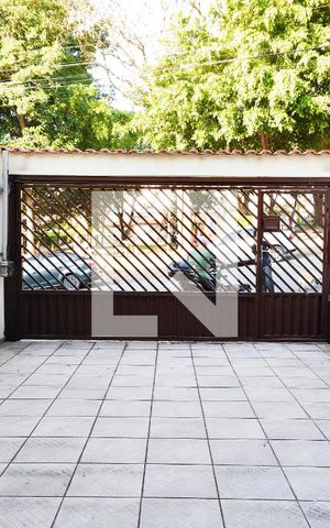 Casa à venda com 200m², 3 quartos e 4 vagas Casa à venda com 200m², 3 quartos e 4 vagasGaragem