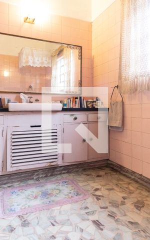 Casa à venda com 220m², 3 quartos e 2 vagas Casa à venda com 220m², 3 quartos e 2 vagasQuarto 1 - Banheiro