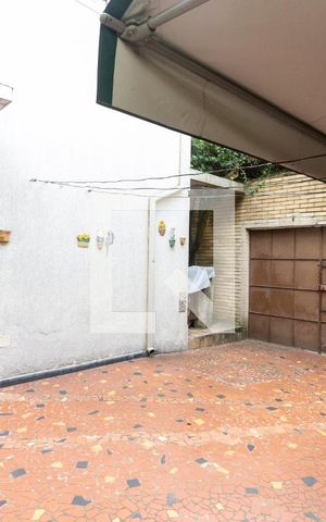 Casa à venda com 220m², 3 quartos e 2 vagas Casa à venda com 220m², 3 quartos e 2 vagasÁrea externa