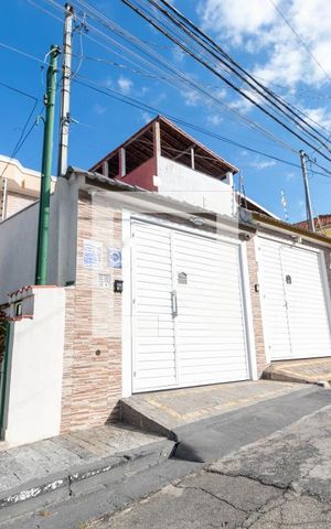 Casa à venda com 120m², 3 quartos e 2 vagas Casa à venda com 120m², 3 quartos e 2 vagasFachada