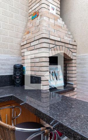 Casa à venda com 120m², 3 quartos e 2 vagas Casa à venda com 120m², 3 quartos e 2 vagasChurrasqueira