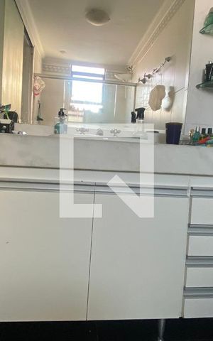 Apartamento à venda com 212m², 3 quartos e 2 vagas Apartamento à venda com 212m², 3 quartos e 2 vagasQuarto Suíte