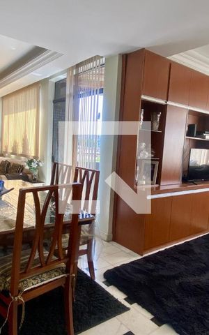 Apartamento à venda com 212m², 3 quartos e 2 vagas Apartamento à venda com 212m², 3 quartos e 2 vagasSala