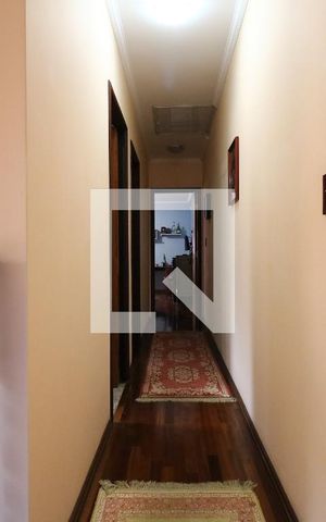 Casa à venda com 192m², 3 quartos e 4 vagasCorredor dos Quartos