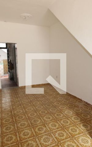 Casa de condomínio para alugar com 64m², 2 quartos e sem vagaSala