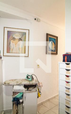 Casa à venda com 300m², 5 quartos e 6 vagas Casa à venda com 300m², 5 quartos e 6 vagasHall dos quartos