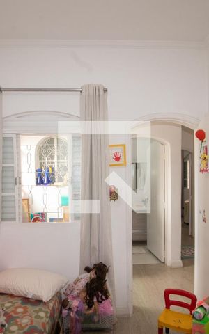 Casa à venda com 300m², 5 quartos e 6 vagas Casa à venda com 300m², 5 quartos e 6 vagasQuarto 4