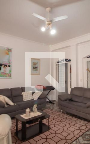 Casa à venda com 300m², 5 quartos e 6 vagas Casa à venda com 300m², 5 quartos e 6 vagasSala/cozinha