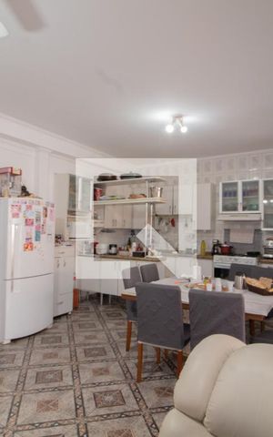 Casa à venda com 300m², 5 quartos e 6 vagas Casa à venda com 300m², 5 quartos e 6 vagasSala/cozinha