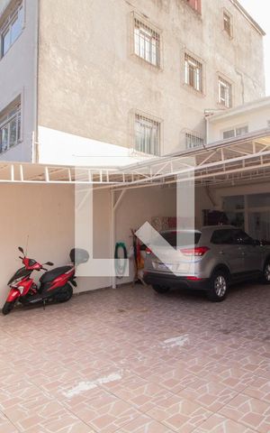 Casa à venda com 300m², 5 quartos e 6 vagas Casa à venda com 300m², 5 quartos e 6 vagasGaragem