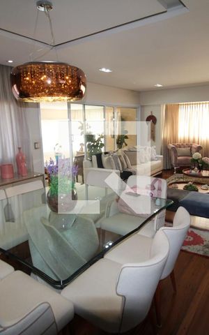 Apartamento à venda com 237m², 4 quartos e 4 vagasSala