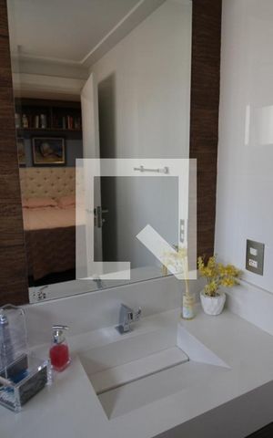 Apartamento à venda com 237m², 4 quartos e 4 vagasQuarto 2 - Banheiro